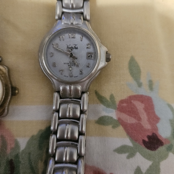 Bundle of used watches,untested.2 Citizen w/books,2 Aigner,etc. - Picture 6 of 16